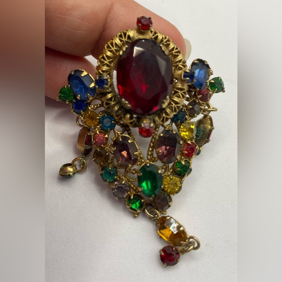 Vintage Gold Tone Multi Colored Faceted Glass Ornate Victorian Style Brooch Pin - Picture 3 of 10